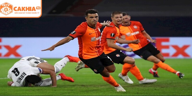 Europa League C2 Vòng Bảng Đấu Kịch Tính Có Tại CakhiaTV 3 Cầu thủ ăn mừng bàn thắng tại Europa League C2